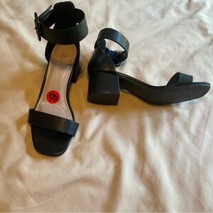 Women’s Black sandal new never worn